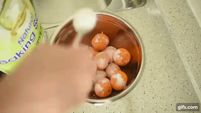 Học ngay c&aacute;ch m&agrave; đ&agrave;i YTN của H&agrave;n Quốc rửa sạch h&oacute;a chất ra khỏi rau quả - Ảnh 1.