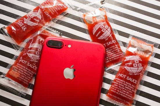 Đem so iPhone 7 ĐỎ RỰC với lon Coca, tương ớt..., thế gian này ai đẹp bằng em? - Ảnh 11.