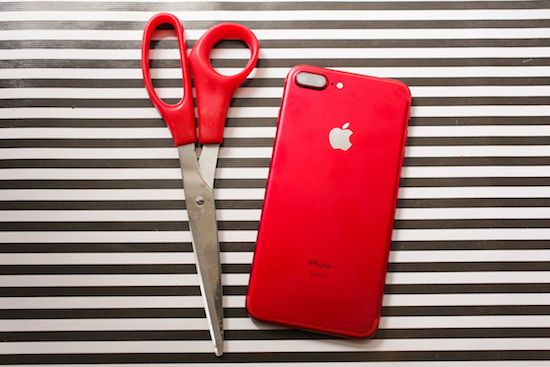 Đem so iPhone 7 ĐỎ RỰC với lon Coca, tương ớt..., thế gian này ai đẹp bằng em? - Ảnh 17.