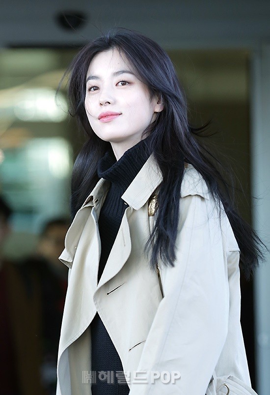 Chỉ với 2 hình ảnh sân bay chớp nhoáng này, Han Hyo Joo đã vươn lên thành nữ hoàng nhan sắc Kbiz? - Ảnh 5.
