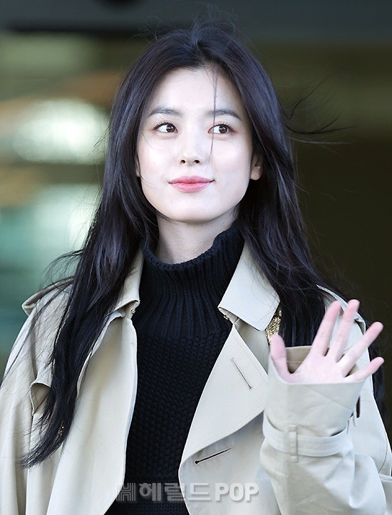 Chỉ với 2 hình ảnh sân bay chớp nhoáng này, Han Hyo Joo đã vươn lên thành nữ hoàng nhan sắc Kbiz? - Ảnh 6.