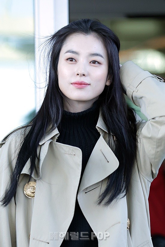 Chỉ với 2 hình ảnh sân bay chớp nhoáng này, Han Hyo Joo đã vươn lên thành nữ hoàng nhan sắc Kbiz? - Ảnh 10.