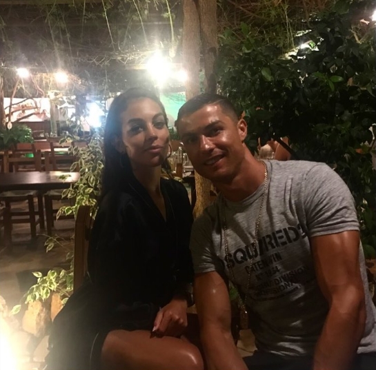 Georgina bóng gió muốn sở hữu Ronaldo bằng một đám cưới? - Ảnh 1.