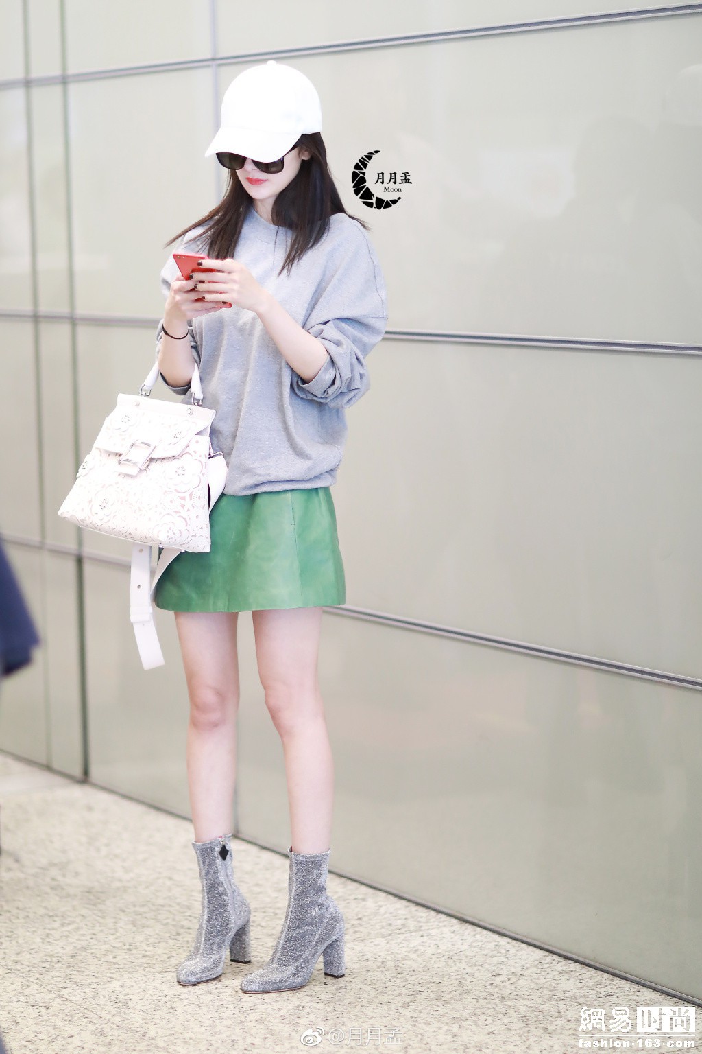 Chi gần 2 tỷ VNĐ để sắm túi xách, Dương Mịch quả xứng danh sao Hoa ngữ chịu chơi nhất năm 2017 - Ảnh 12.