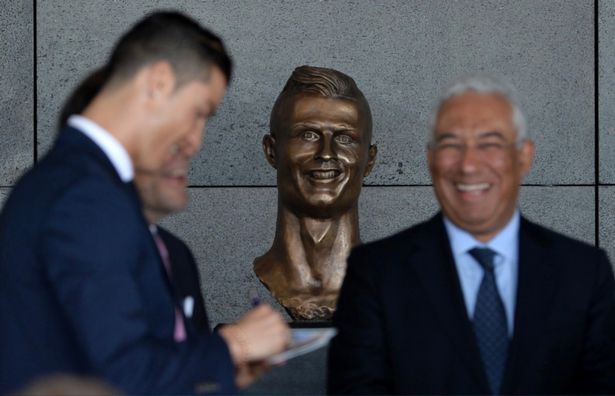 T&aacute;c giả bức tượng Ronaldo vừa tạc tượng cho Gareth Bale - Ảnh 1.