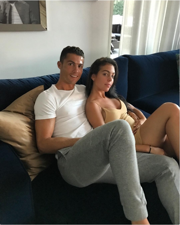 Mẹ Ronaldo lên tiếng về tin đồn Georgina mang thai - Ảnh 1.