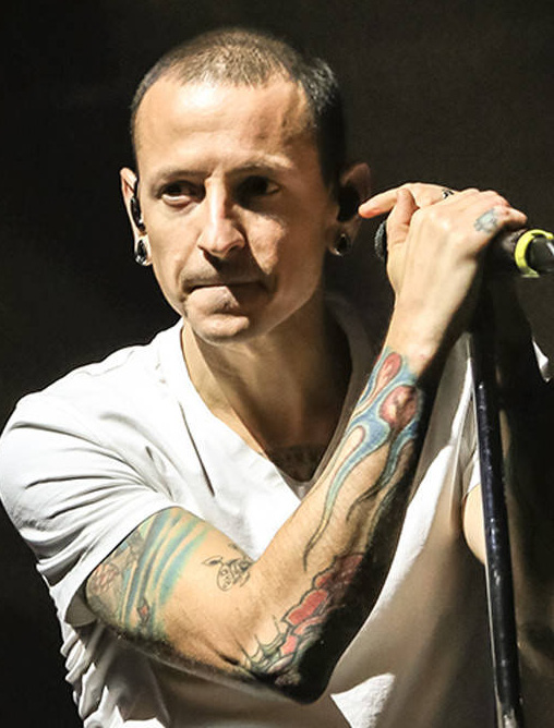 Chester (Linkin Park) đã chọn cách tự tử giống người bạn thân vừa mất 2 tháng trước