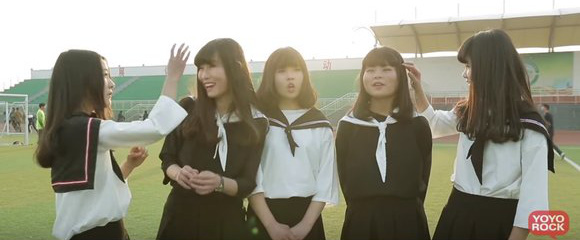 Nhóm nhạc nữ Trung Quốc nổi tiếng vì nhan sắc xấu đều, hát dở - Ảnh 1.