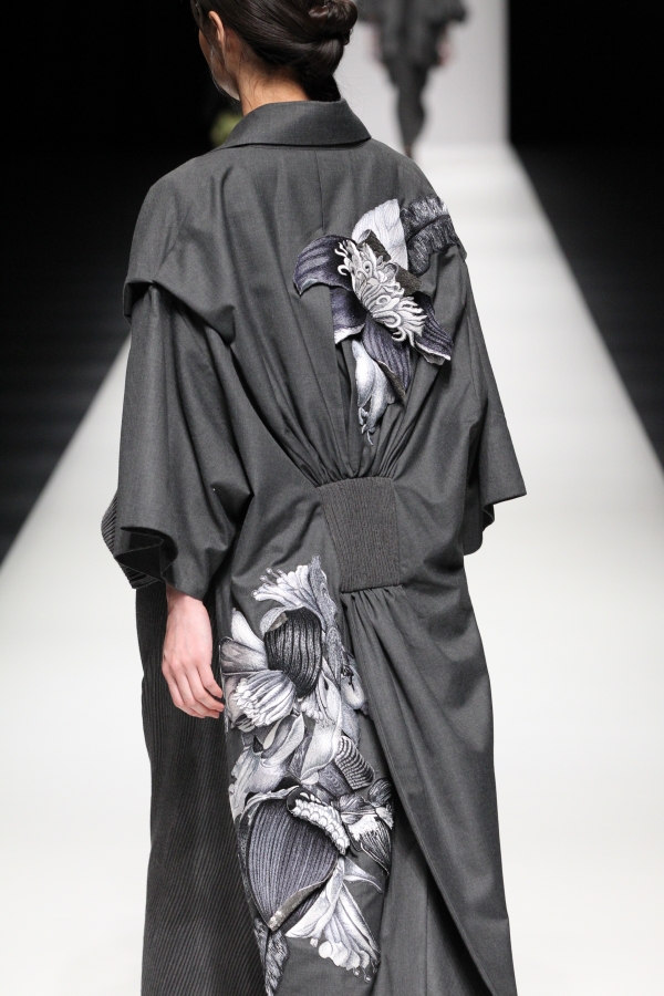 BST mới của NTK Công Trí tại Tokyo Fashion Week: Trước cái đẹp, bạn chỉ còn biết Wow lên một tiếng!!! - Ảnh 32.