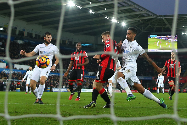 Si&ecirc;u phẩm bọ cạp của Giroud đẹp nhất v&ograve;ng 19 giải Ngoại hạng Anh - Ảnh 4.