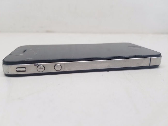 Dù vỡ nát, chiếc iPhone này vẫn được rao bán hơn 3 tỉ chỉ vì đặc điểm vô cùng khó hiểu - Ảnh 3.