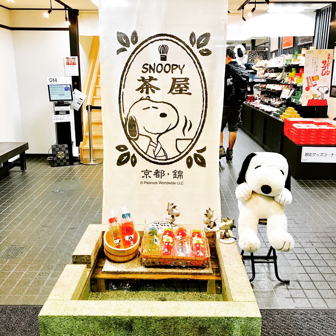 Thăm trà quán Snoopy mới được khai trương tại xứ hoa anh đào - Ảnh 11. Thăm trà quán Snoopy mới được khai trương tại xứ hoa anh đào - Ảnh 11.