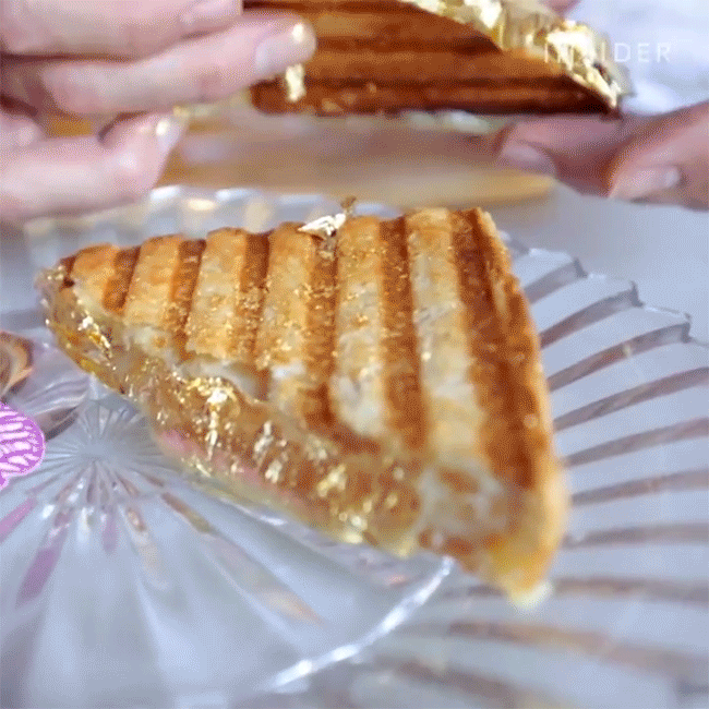 Cận cảnh chiếc sandwich vàng sang nhất New York có giá... 5 triệu đồng - Ảnh 2.