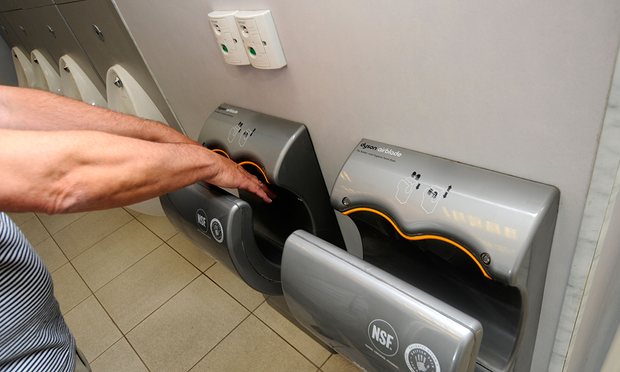 Trước khi sử dụng máy sấy tay trong phòng vệ sinh, hãy chắc rằng bạn đã biết điều này - Ảnh 1.