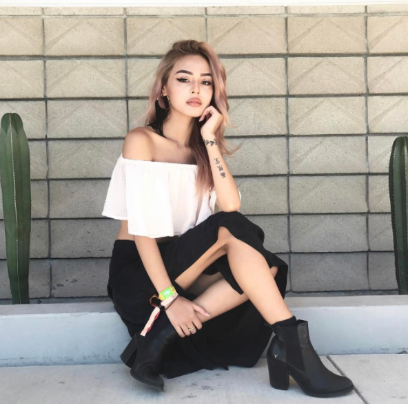 Lily Maymac bị cư dân mạng ném đá kịch liệt vì loạt tweet cũ phân biệt chủng tộc  - Ảnh 2.