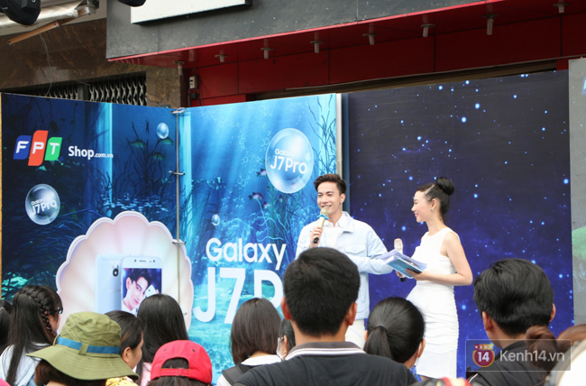 Nhờ đón đầu các thí sinh vừa biết điểm đại học, Galaxy J7 Pro đã có doanh số bán kỷ lục trong ngày ra mắt - Ảnh 5.