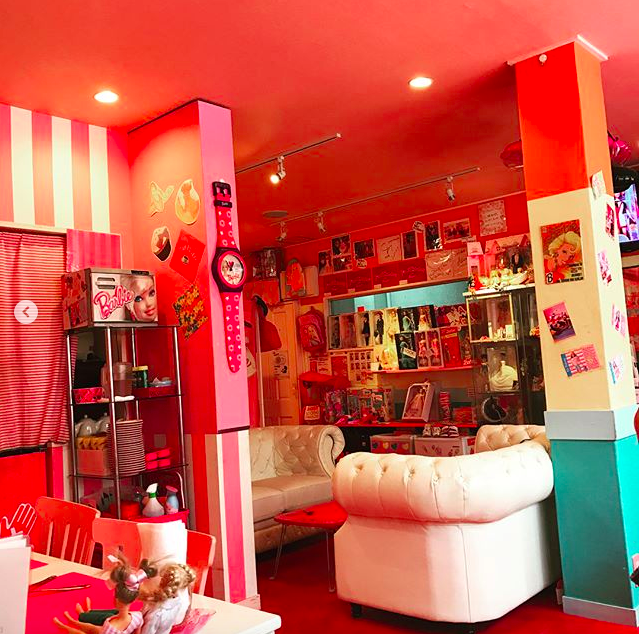 Ghé thăm quán cà phê Barbie màu hồng mộng mơ tuyệt đẹp - Ảnh 9.