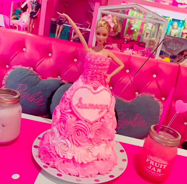 Ghé thăm quán cà phê Barbie màu hồng mộng mơ tuyệt đẹp - Ảnh 23.