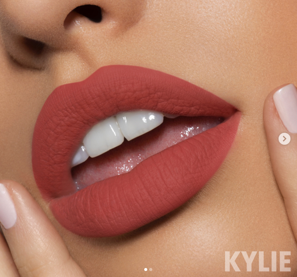 Bụng mang dạ chửa nhưng Kylie Jenner vẫn chăm chỉ quay clip swatch 5 màu son mới nhất trong BST của mình  - Ảnh 5.