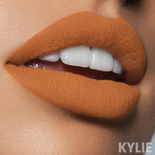 Bụng mang dạ chửa nhưng Kylie Jenner vẫn chăm chỉ quay clip swatch 5 màu son mới nhất trong BST của mình  - Ảnh 6.