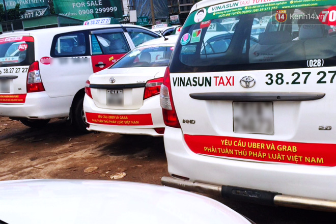 Hàng loạt ý kiến bức xúc việc taxi Vinasun dán decal phản đối Uber và Grab: Thay vì cạnh tranh không lành mạnh, hãy nâng cao chất lượng dịch vụ - Ảnh 3.
