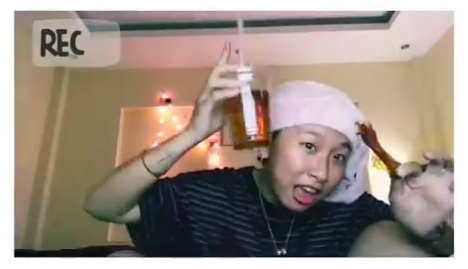 Trang Hý thay Trang Pháp trả lời câu Sau khi chia tay thì phải làm gì phiên bản trà đá, chân gà siêu bựa - Ảnh 2.