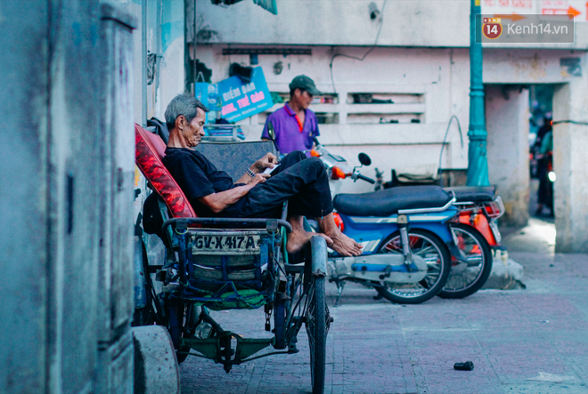 Đây là những cảnh tượng trên đường phố khiến bạn nhận ra: Sài Gòn thật khác, khi đã 5 giờ chiều! - Ảnh 4.