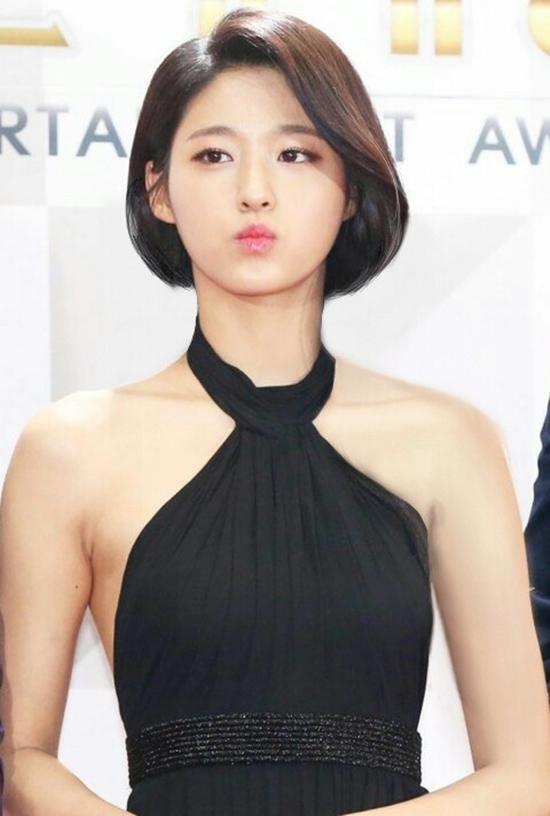 Loạt ảnh photoshop chứng minh 5 nữ idol n&agrave;y n&ecirc;n cắt t&oacute;c ngắn ngay v&igrave; qu&aacute; xinh - Ảnh 15.