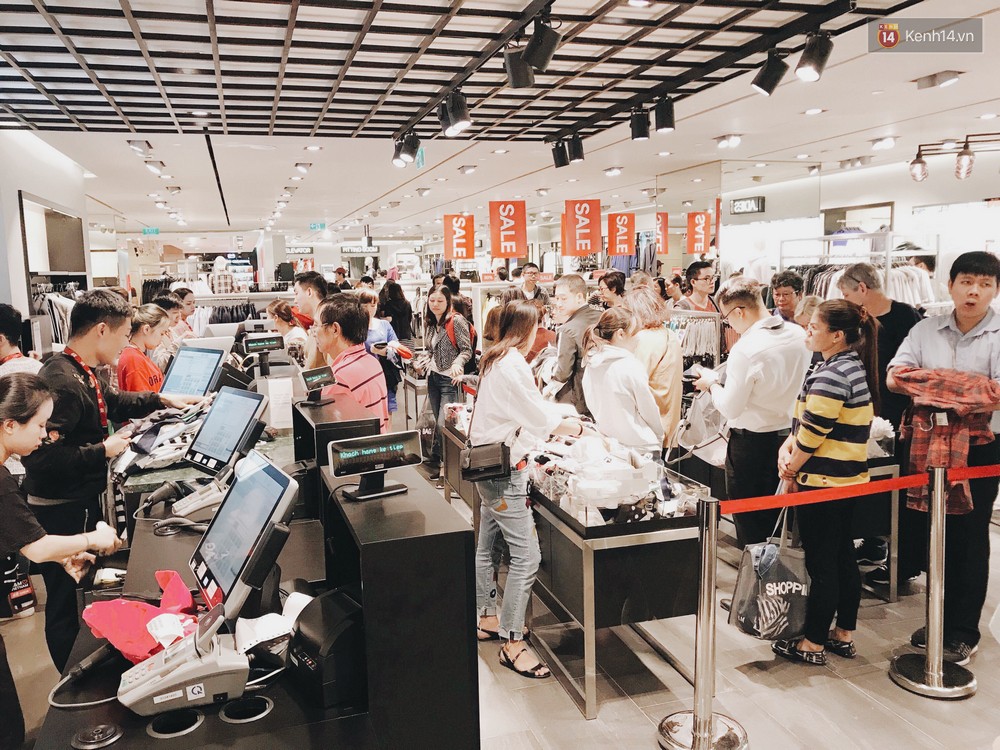 Thông báo sale tới 50%, H&M khiến tín đồ thời trang Hà Nội hụt hẫng vì sale quá ít đồ và không sale đồ Đông - Ảnh 15.