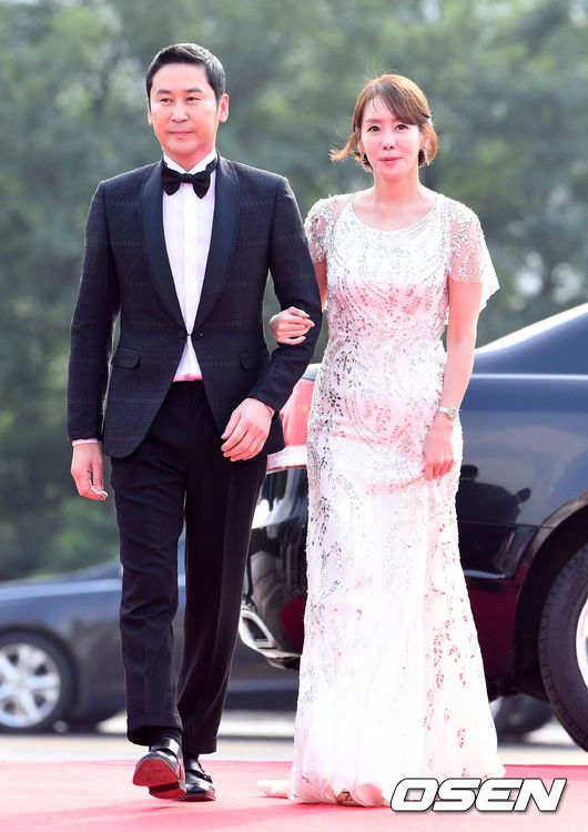Park Bo Young và Park Bo Gum như công chúa hoàng tử, mỹ nhân vô danh bỗng nổi bần bật trên thảm đỏ - Ảnh 23.