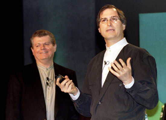 Từ đống tro sắp tàn thành phượng hoàng kiêu hãnh: Steve Jobs đã cứu Apple ngoạn mục như thế nào? - Ảnh 1.