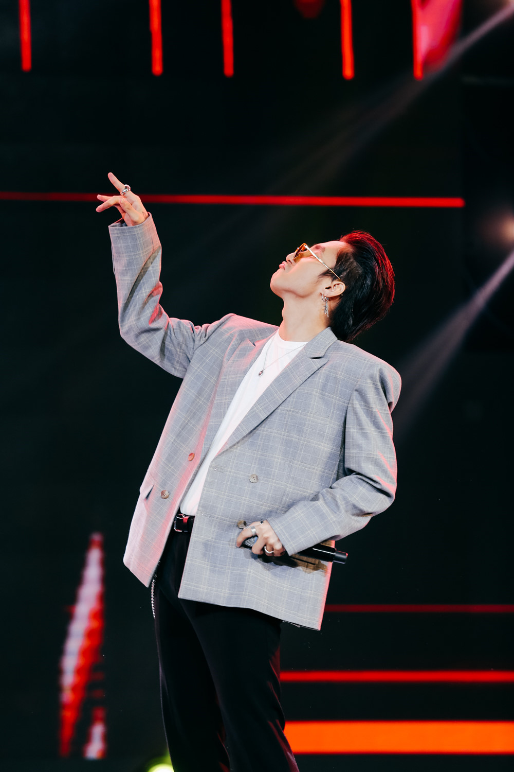 Sơn T&ugrave;ng: Người b&eacute; như c&aacute;i kẹo nhưng rất chi l&agrave; th&iacute;ch mặc &aacute;o độn vai! - Ảnh 4.