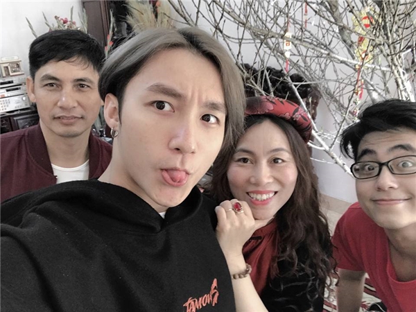 Phồng mang trợn má xưa rồi, giờ sao Việt chỉ thích liếc mắt đưa tình thế này đây! - Ảnh 1.
