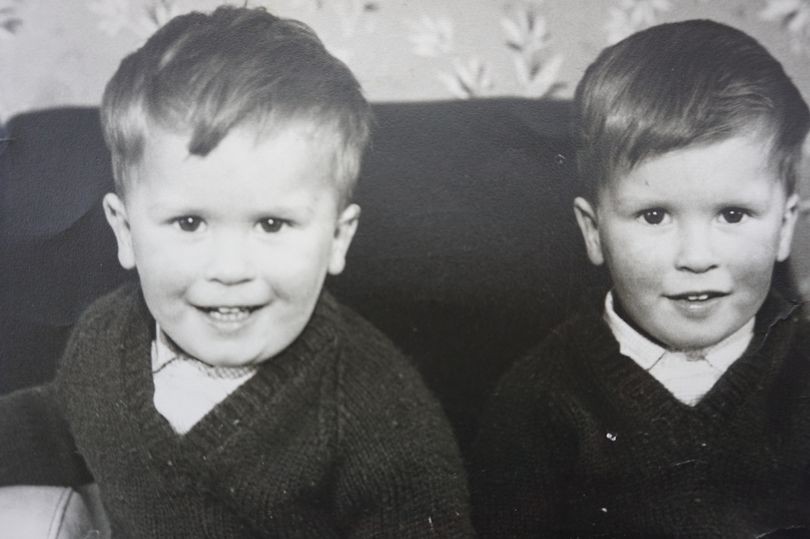 Братья фальконе сейчас. Дэвид и Питер пол в детстве. Питер пол и Дэвид пол. Пол Дэвид в молодости. Питер пол и Дэвид пол в молодости.