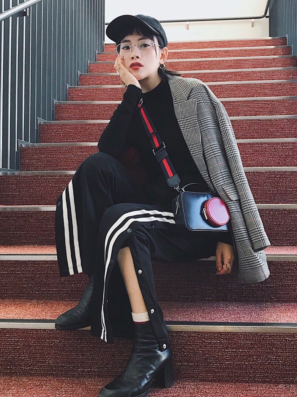 Tất tài không chỉ ấm và trendy mà còn dễ mix với đủ loại giày - Ảnh 3. Tất tài không chỉ ấm và trendy mà còn dễ mix với đủ loại giày - Ảnh 3.