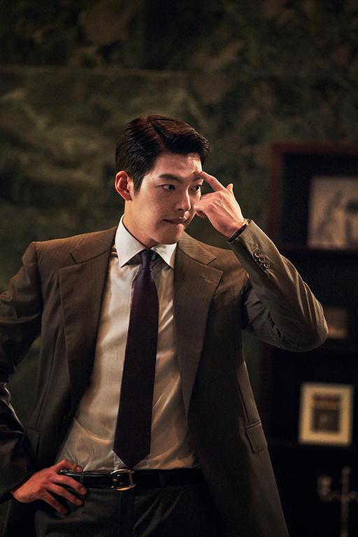 Tay sai Kim Woo Bin tiến thoái lưỡng nan giữa trùm đa cấp Lee Byung Hun và Kang Dong Won - Ảnh 9.