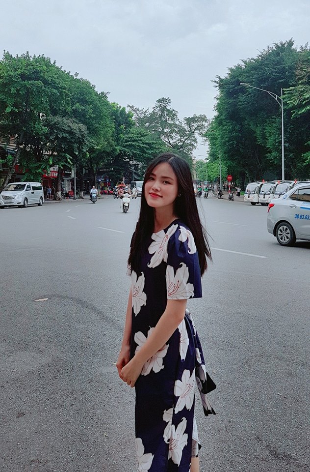 C&ugrave;ng mặc đồ đen đi gi&agrave;y bệt, H&agrave; Hồ lại thiệt hơn H&agrave; Tăng bởi đ&ocirc;i ch&acirc;n gầy khẳng khiu - Ảnh 8.