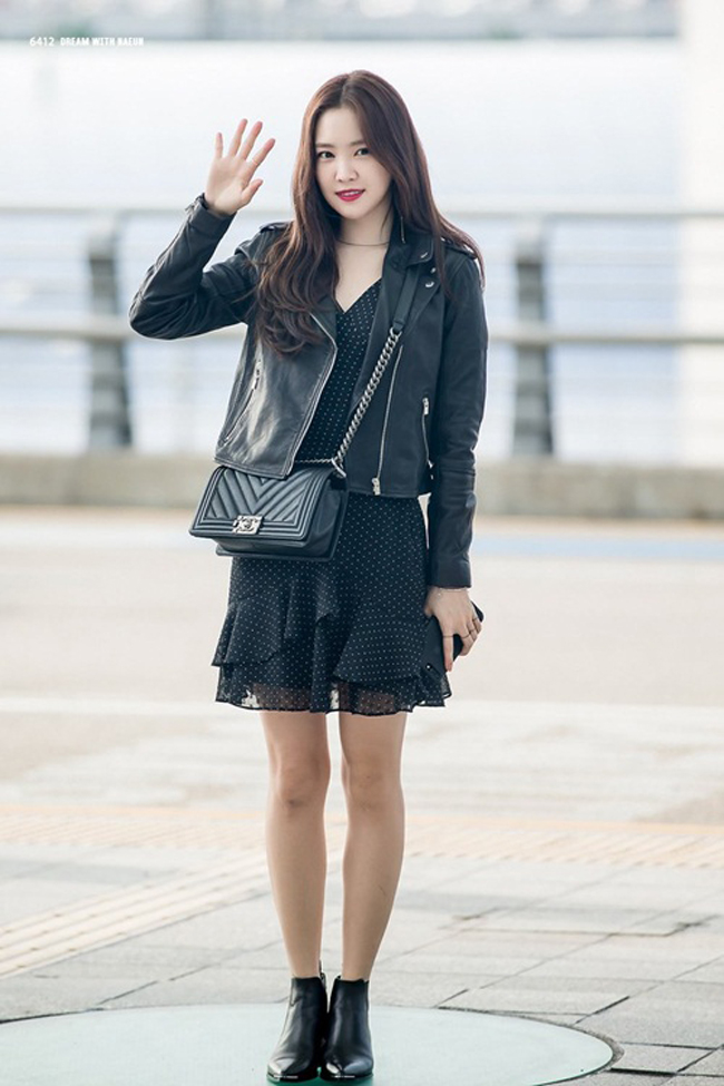 Lan Khu&ecirc; diện street style giản dị như đi chợ, Huyền Mi lần đầu mặc qu&aacute;i kh&aacute;c hẳn thường lệ - Ảnh 19.