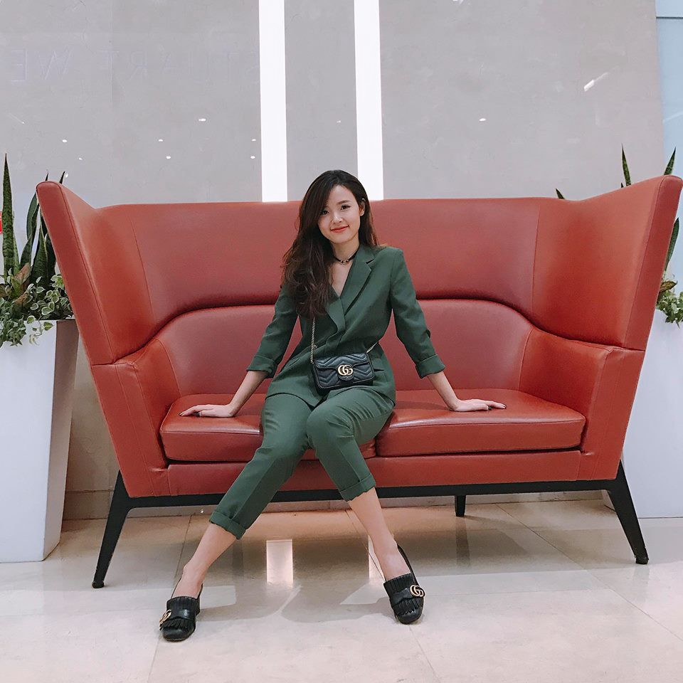 Tưởng đơn giản, nào ngờ thời trang sân bay của Phạm Hương và Jolie Nguyễn toàn trăm triệu đổ lên! - Ảnh 7. Tưởng đơn giản, nào ngờ thời trang sân bay của Phạm Hương và Jolie Nguyễn toàn trăm triệu đổ lên! - Ảnh 7.