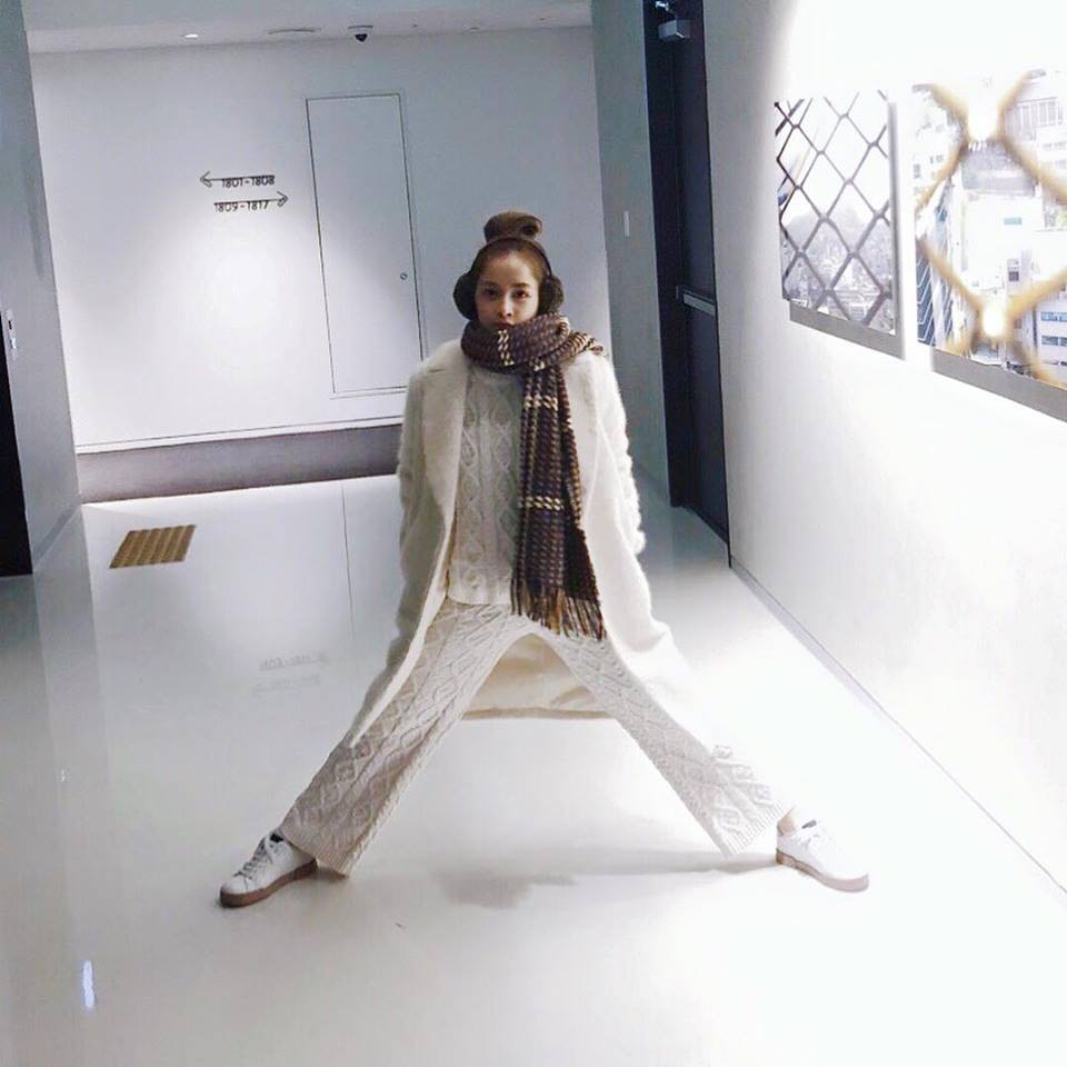 Angela Phương Trinh diện street style phô vòng 3 khủng nhất Vbiz, chẳng hề kém cạnh Beyonce - Ảnh 4.