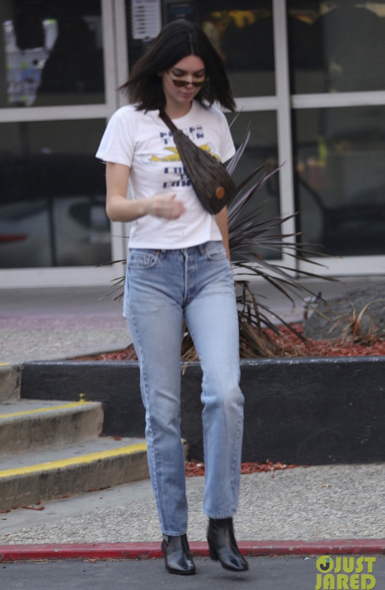 Angela Phương Trinh diện street style phô vòng 3 khủng nhất Vbiz, chẳng hề kém cạnh Beyonce - Ảnh 19.