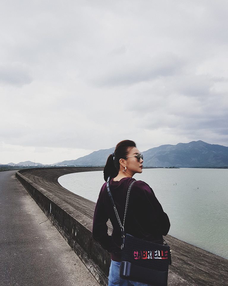 Angela Phương Trinh diện street style phô vòng 3 khủng nhất Vbiz, chẳng hề kém cạnh Beyonce - Ảnh 8.