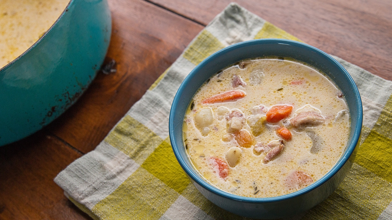 Tự nấu s&uacute;p thịt sang chảnh như nh&agrave; h&agrave;ng &Acirc;u chỉ với 1 chiếc nồi - Ảnh 1.