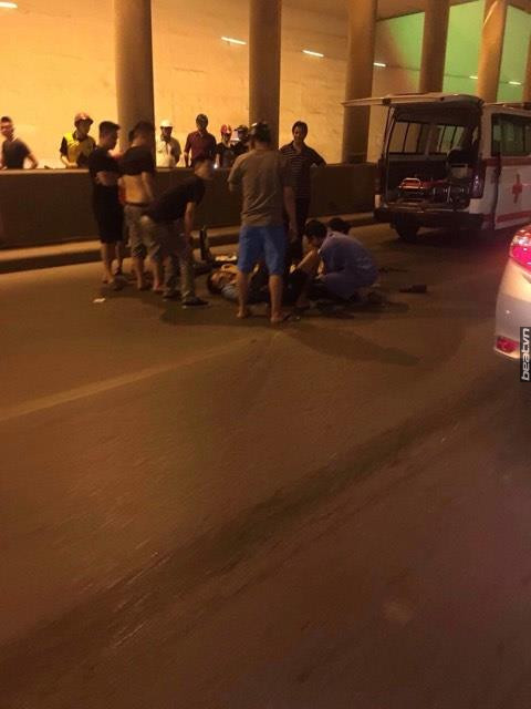 Hà Nội: Hai nam thanh niên lái xe Exciter đâm dải phân cách, 1 người bất tỉnh ở hầm Kim Liên - Ảnh 2.