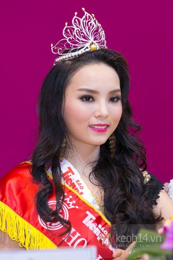 Xem kĩ lại đi, người bạn đang nhìn không phải Hoa hậu Kỳ Duyên đâu! - Ảnh 2. Xem kĩ lại đi, người bạn đang nhìn không phải Hoa hậu Kỳ Duyên đâu! - Ảnh 2.