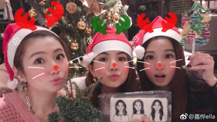 Đêm Noel của sao Trung: Đường Yên đỏ rực, Lưu Diệc Phi chạy sô mải miết - Ảnh 7. Đêm Noel của sao Trung: Đường Yên đỏ rực, Lưu Diệc Phi chạy sô mải miết - Ảnh 7.