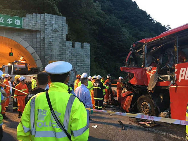 Tai nạn giao thông kinh hoàng tại Trung Quốc, 36 người chết - Ảnh 1.