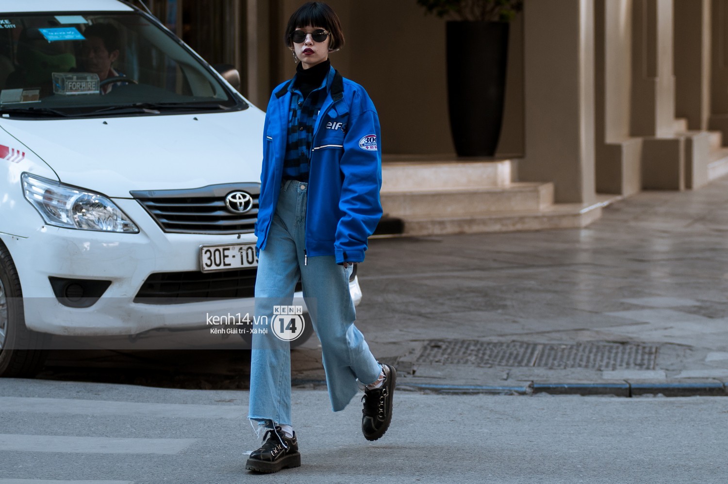 Giới trẻ Việt đón Giáng sinh với street style tràn ngập sắc màu rực rỡ và những item mốt nhất - Ảnh 3.