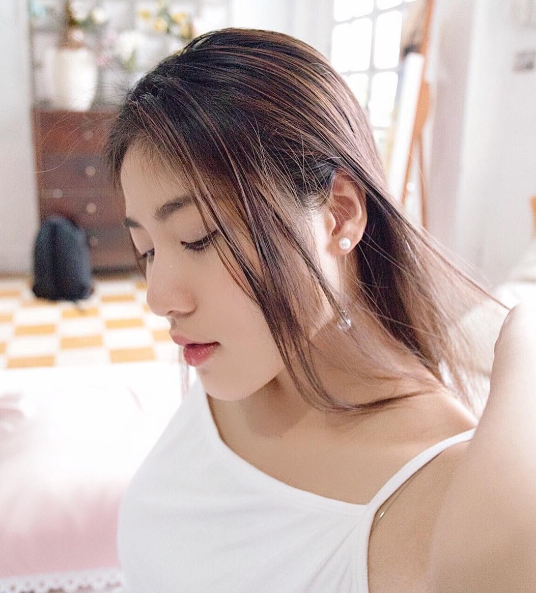 Góc nghiêng của hot girl đình đám và gái xinh trên Facebook: Ai đẹp hơn? - Ảnh 13. Góc nghiêng của hot girl đình đám và gái xinh trên Facebook: Ai đẹp hơn? - Ảnh 13.