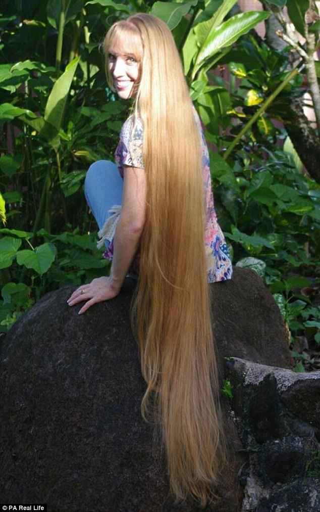 Công chúa tóc mây phiên bản đời thực với mái tóc dài hơn 1,6m - Ảnh 2.
